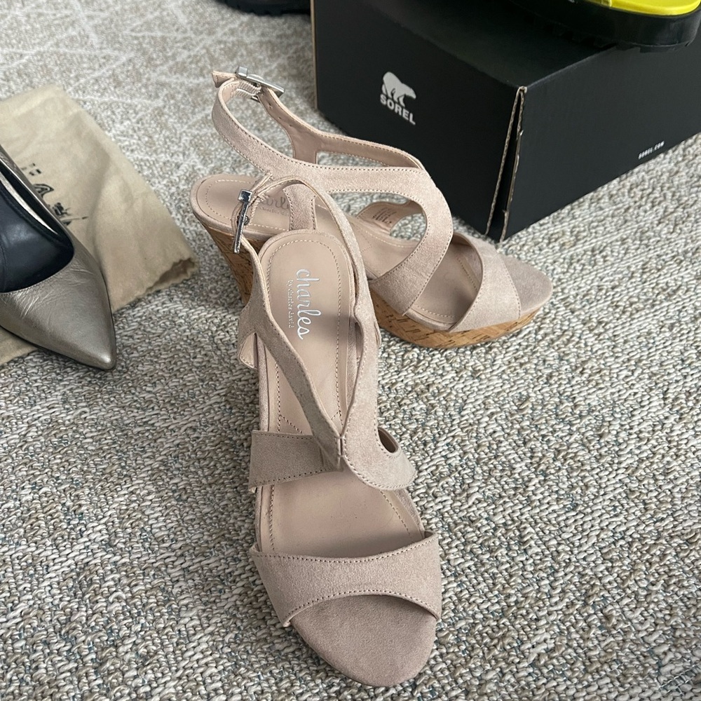 NEW Charles by David Cork heeled women’s shoes Beautiful Neutral Color